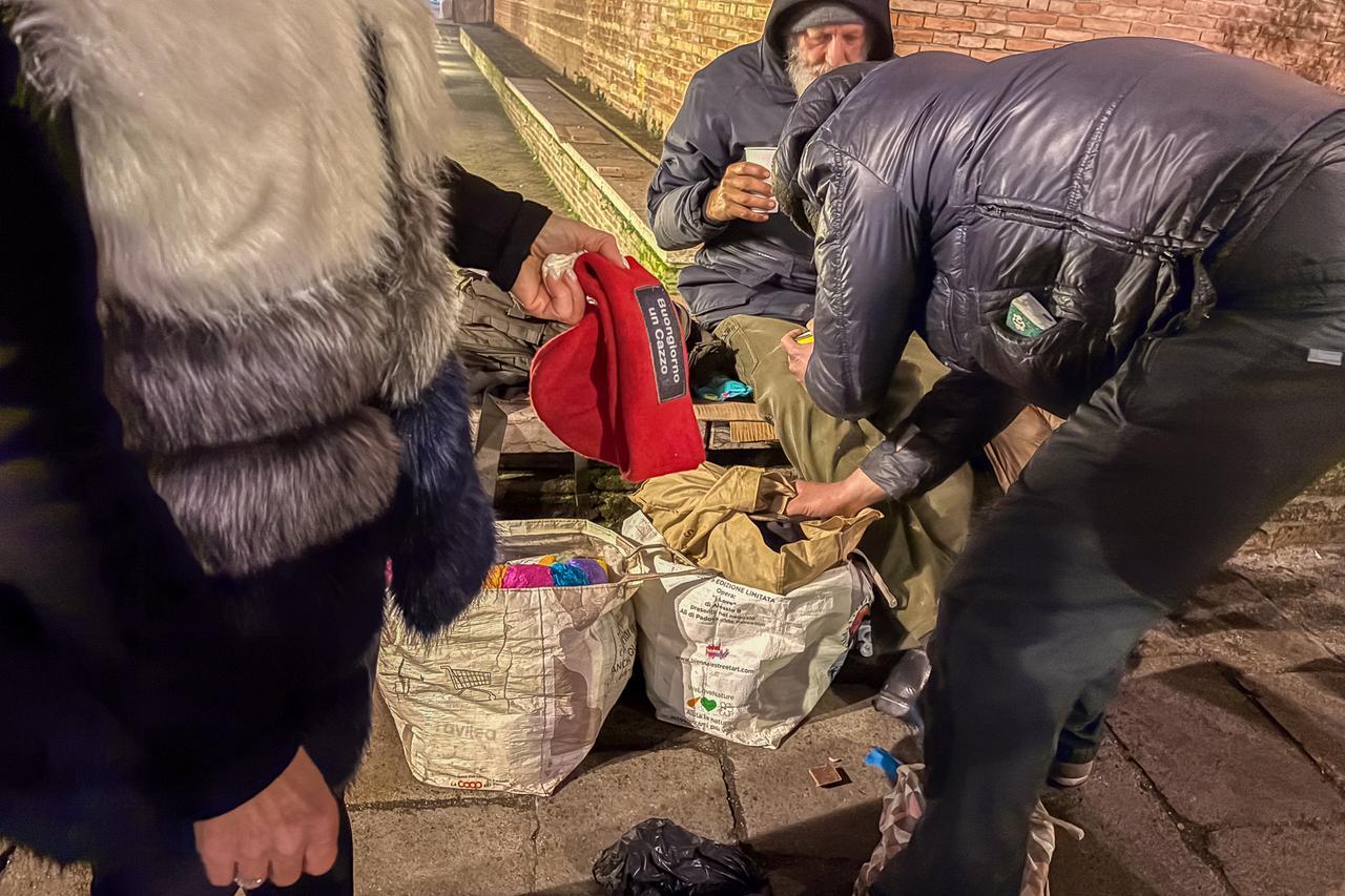 Rete di solidarietà per aiutare i senzatetto a Ferrara