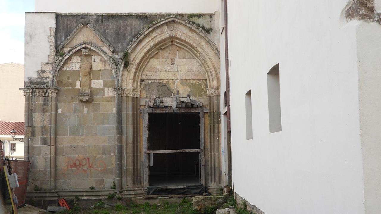 Atti sacrileghi e furto in chiesa, ecco come è stato smascherato il vandalo di San Francesco