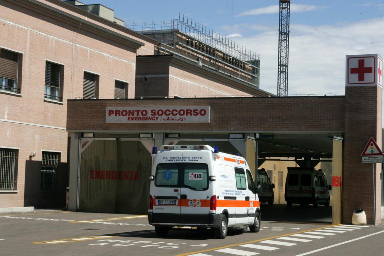 Operaio colpito dalla gru mentre è al lavoro