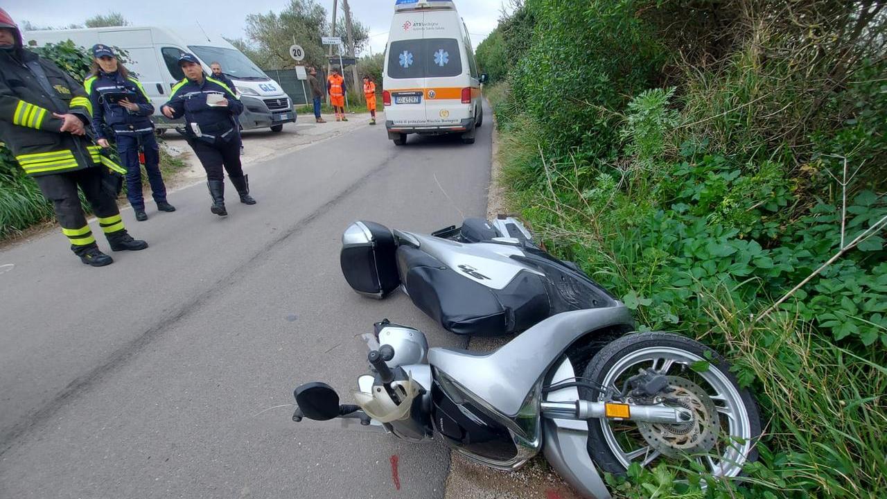 Con la moto contro un furgone: 58enne in ospedale