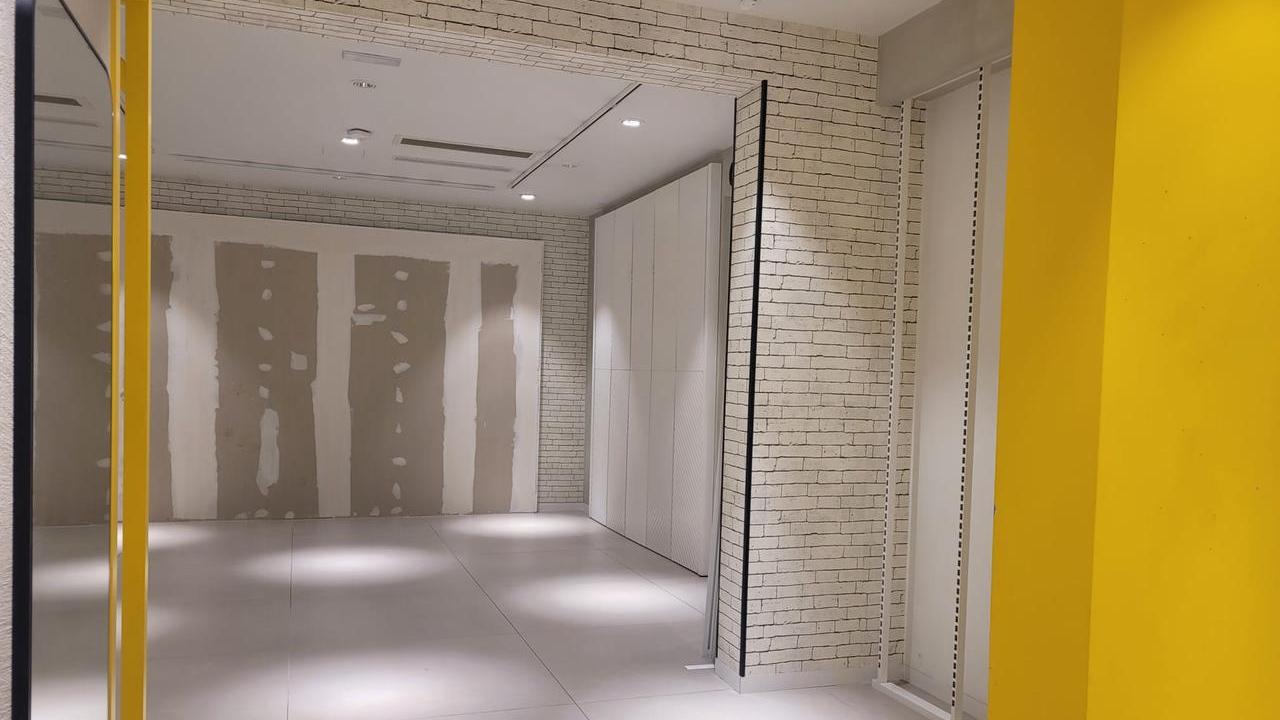 Il negozio che ospitava Tezenis ora è vuoto