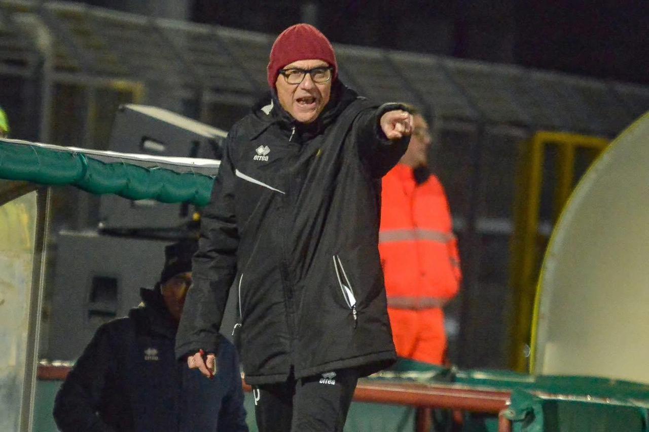 
	L&rsquo;allenatore del Pontedera Leonardo Menichini

