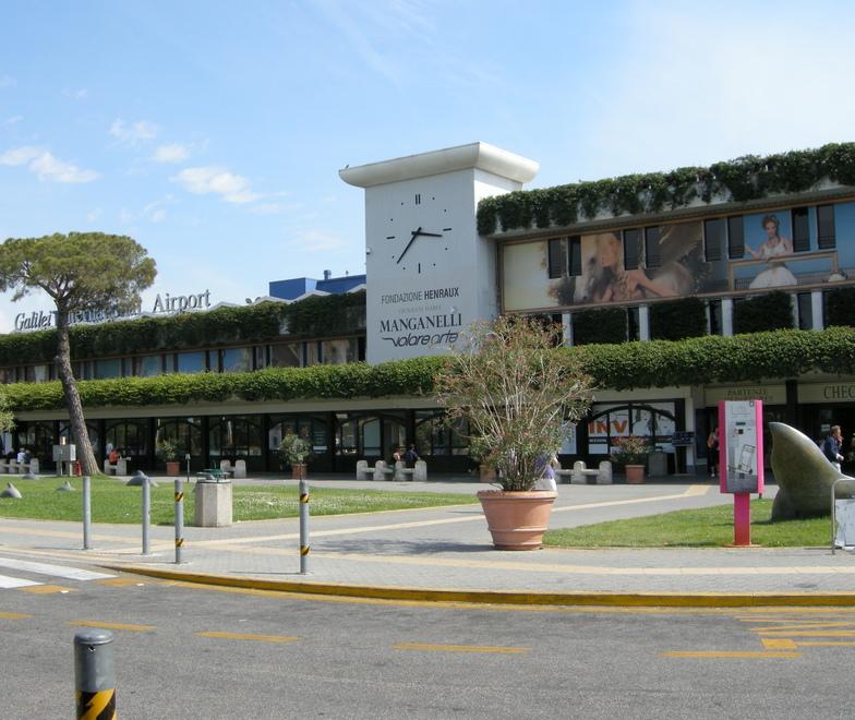 
	L'ingresso del Galilei

