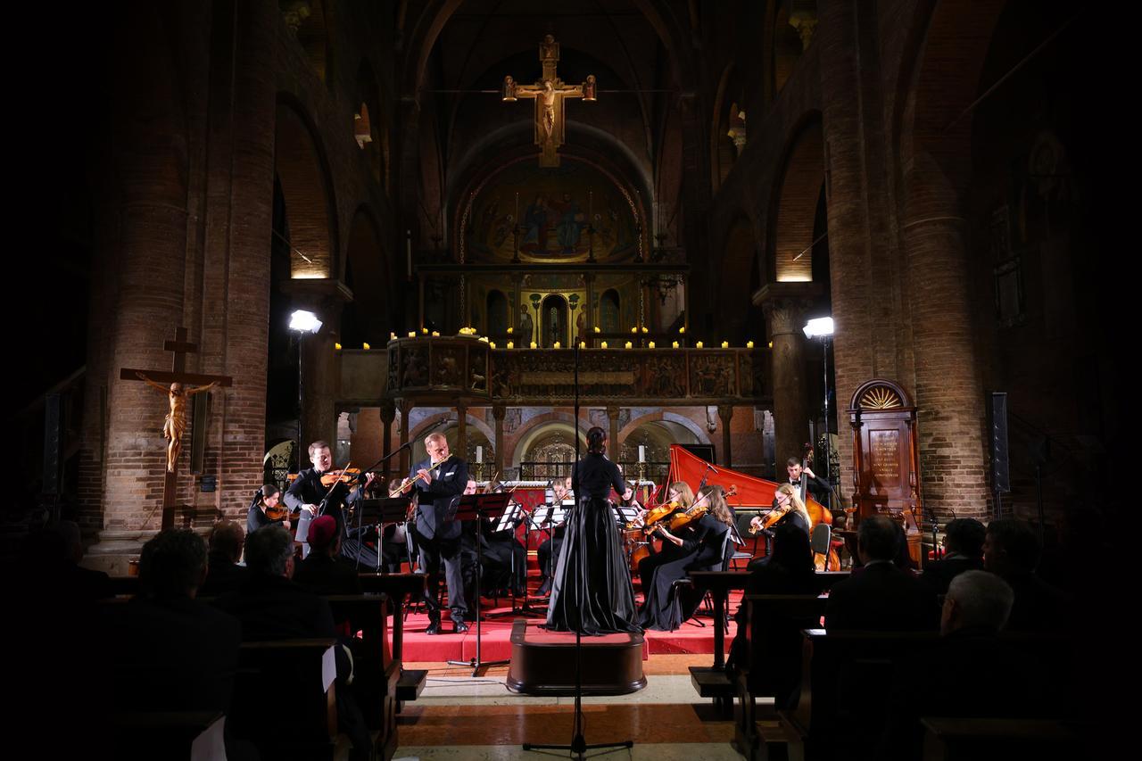 Note e solidarietà per San Geminiano: in duomo raccolti fondi per l’Ucraina