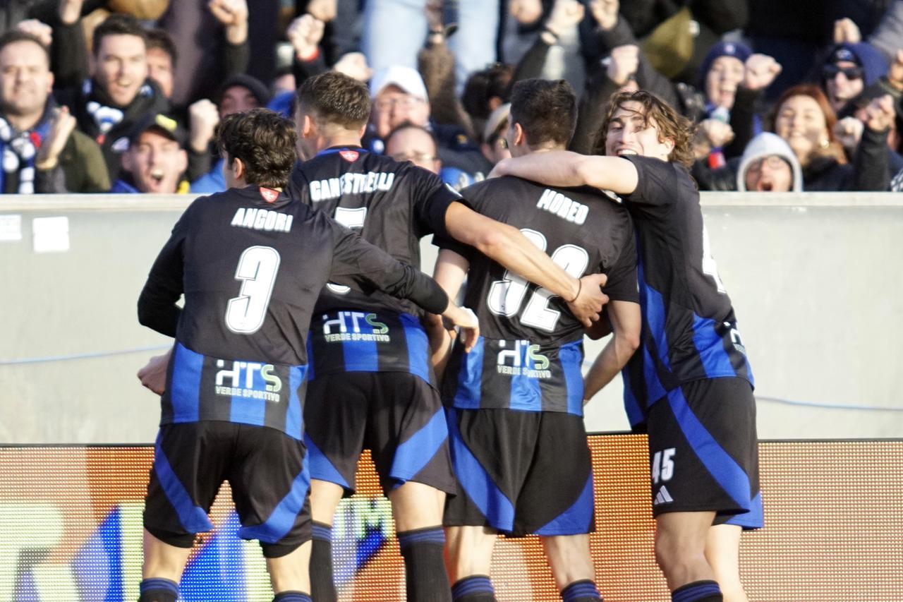 Pisa, come una sfida con Sinner: anche qui “no trips for cats”