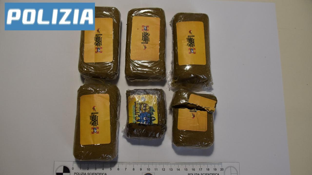 Lucca, non si ferma all’alt della polizia: arrestato