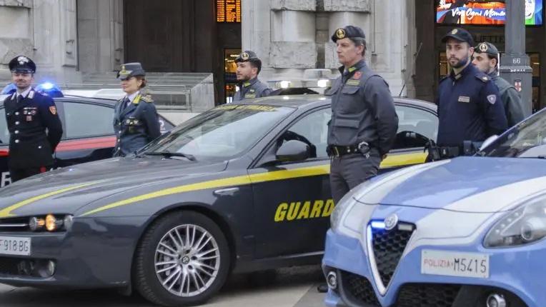 Grosseto: presi con i coltelli in tasca, scattano i sequestri