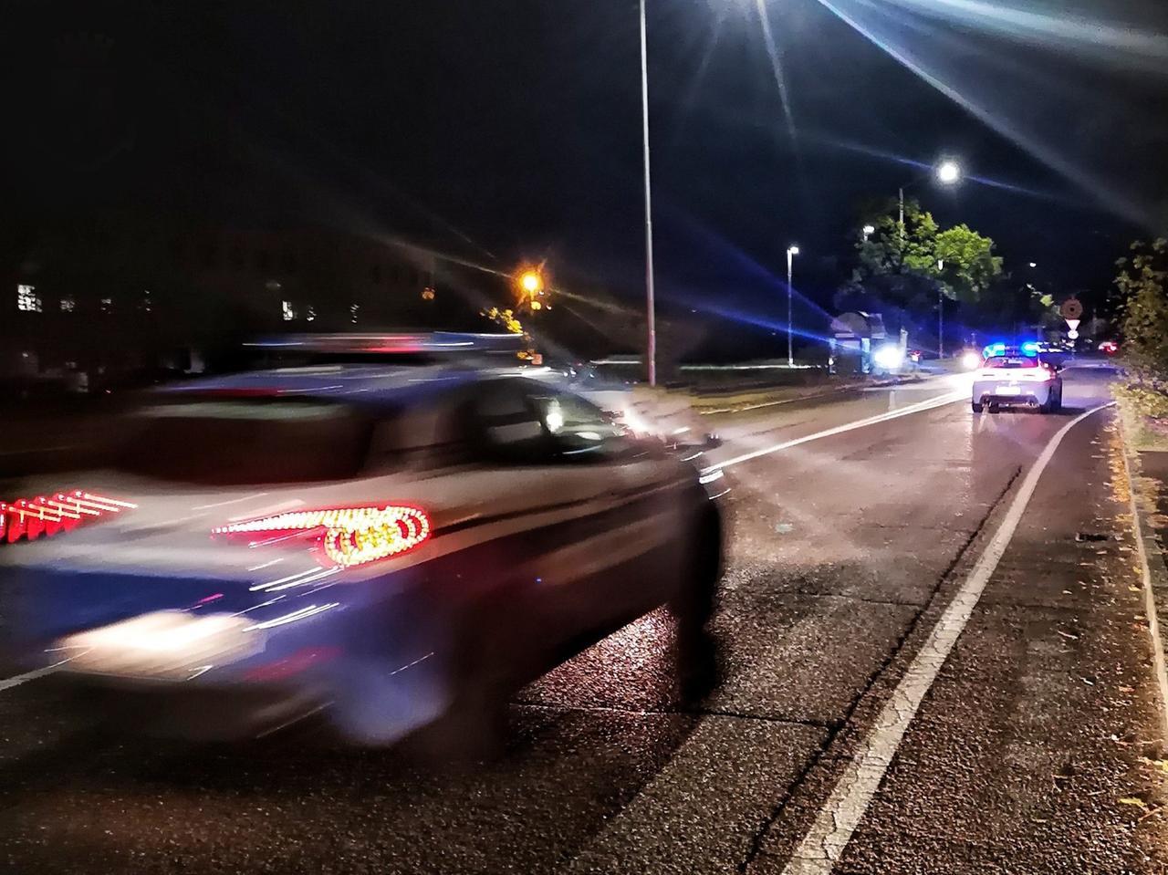 Ruba in auto e sviene: gli agenti lo soccorrono, poi lo arrestano