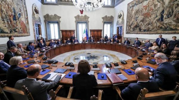 Rinnovabili, il Consiglio dei ministri impugna la legge sulle aree idonee