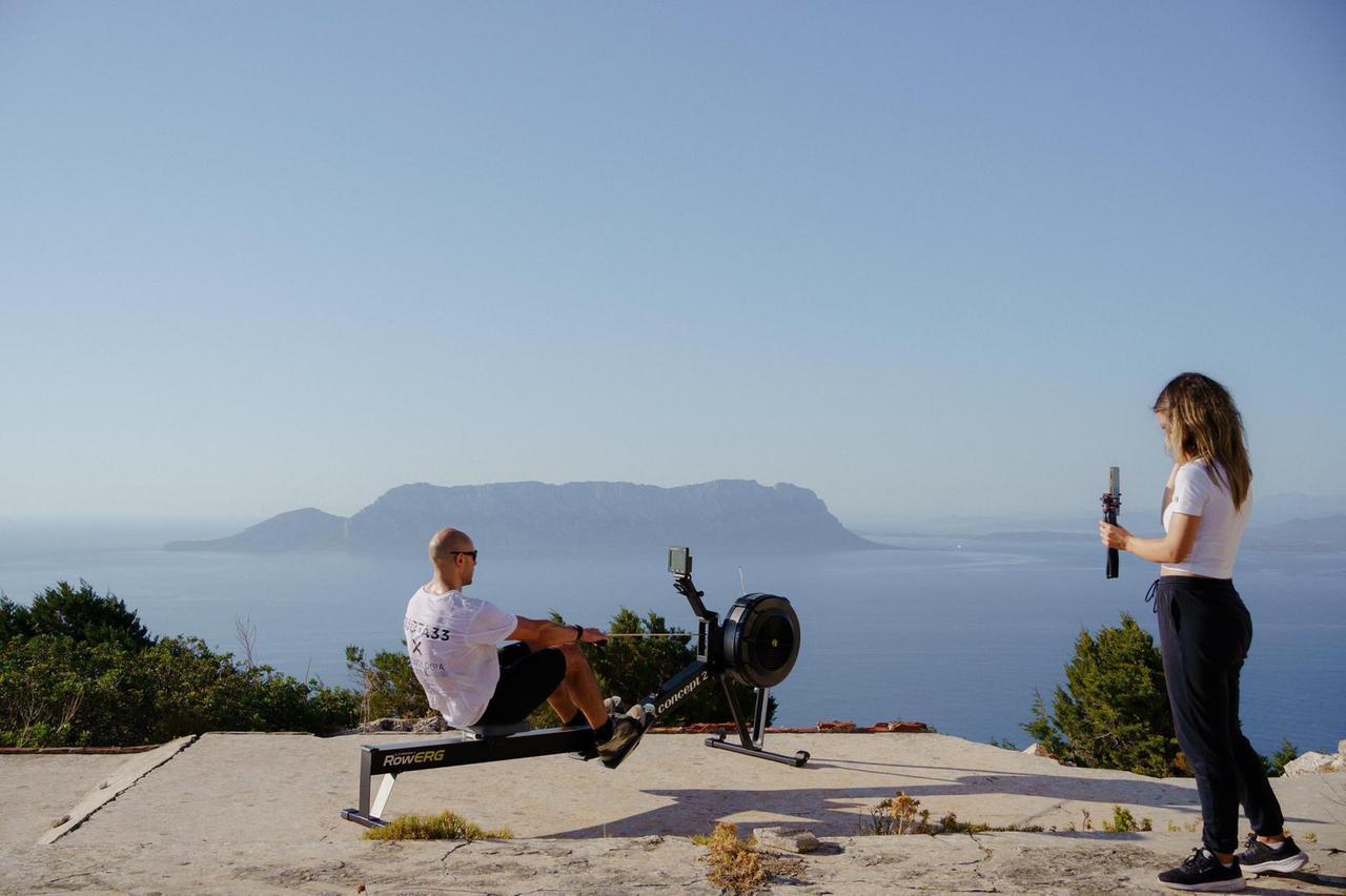 
	Un momento dell'impresa di Riccardo Meloni a Capo Figari

