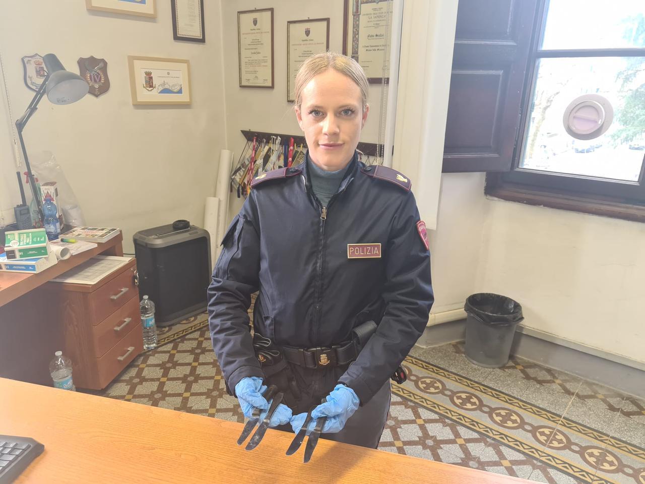 Lucca, tenta due rapine con un coltello e ferisce una ragazza: arrestata