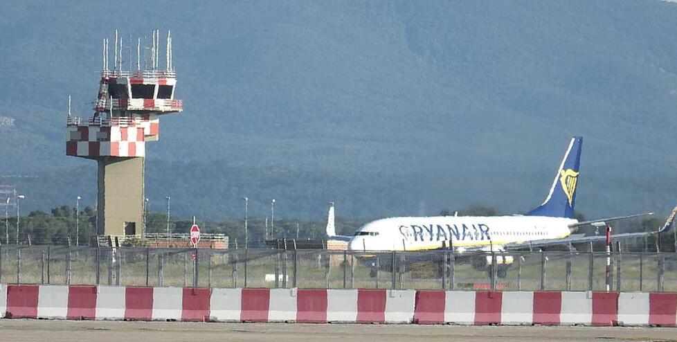 Decolli da Pisa, modificate le rotte: aerei a “bassa quota” in centro. Il motivo e le segnalazioni dei cittadini