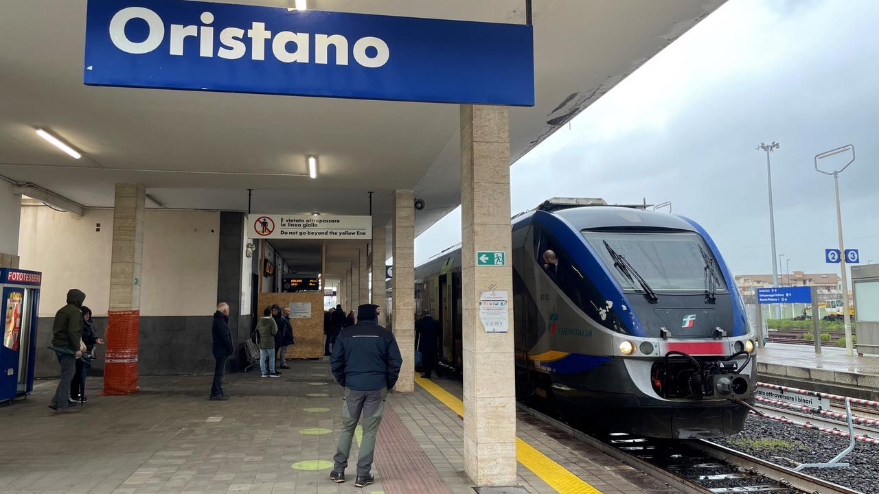 Rivoluzione ferrovie: collegamenti cancellati e autobus sostitutivi, ecco tutti i dettagli