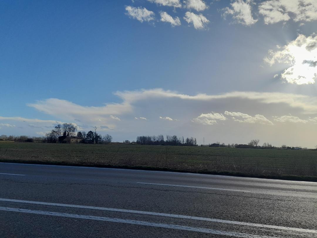 Un impianto a pannelli solari a Correggio: centrodestra e maggioranza divise