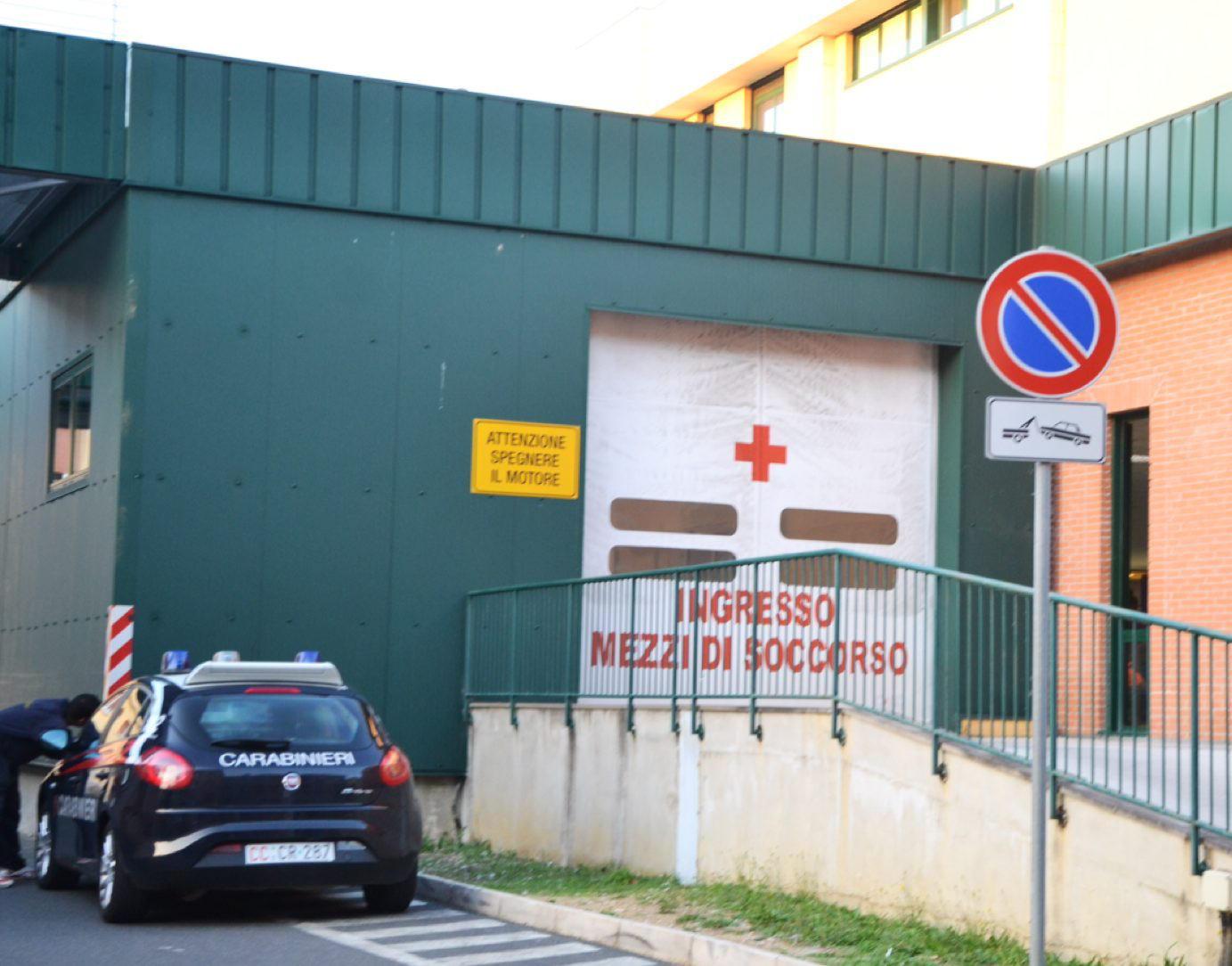 Una pattuglia dei carabinieri al pronto soccorso labronico (foto d'archivio)