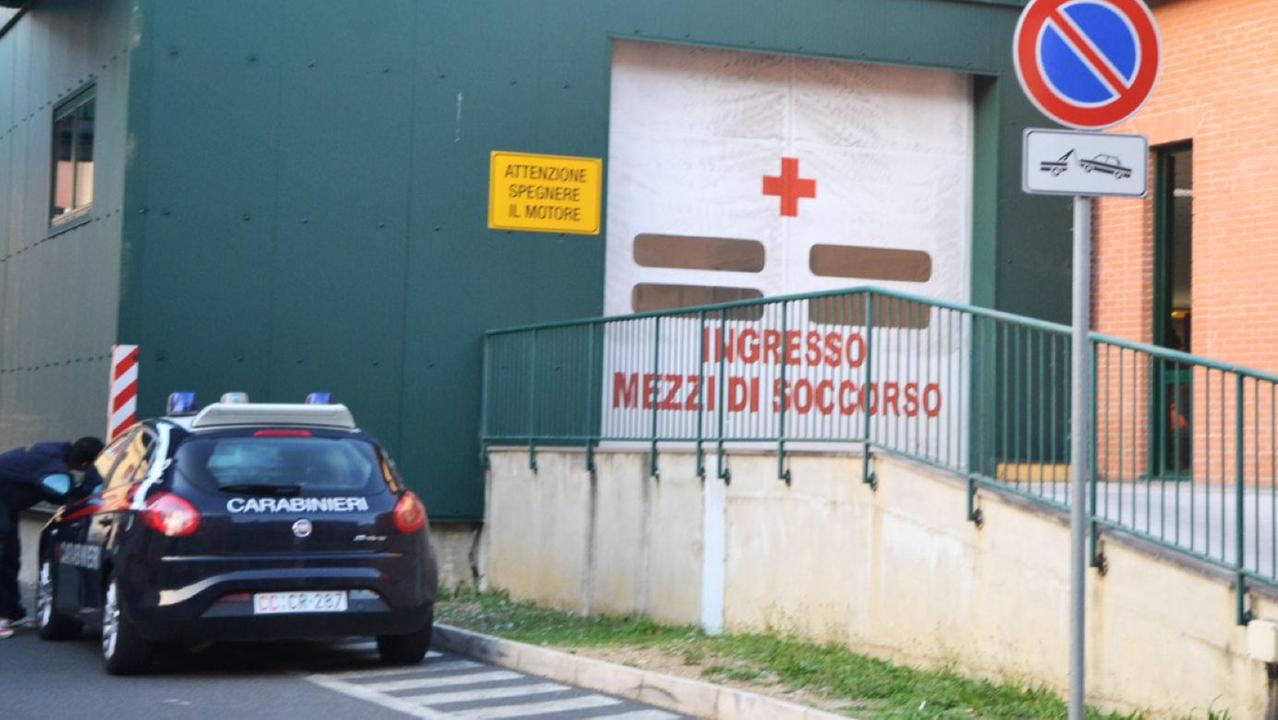 Una pattuglia dei carabinieri al pronto soccorso labronico (foto d'archivio)