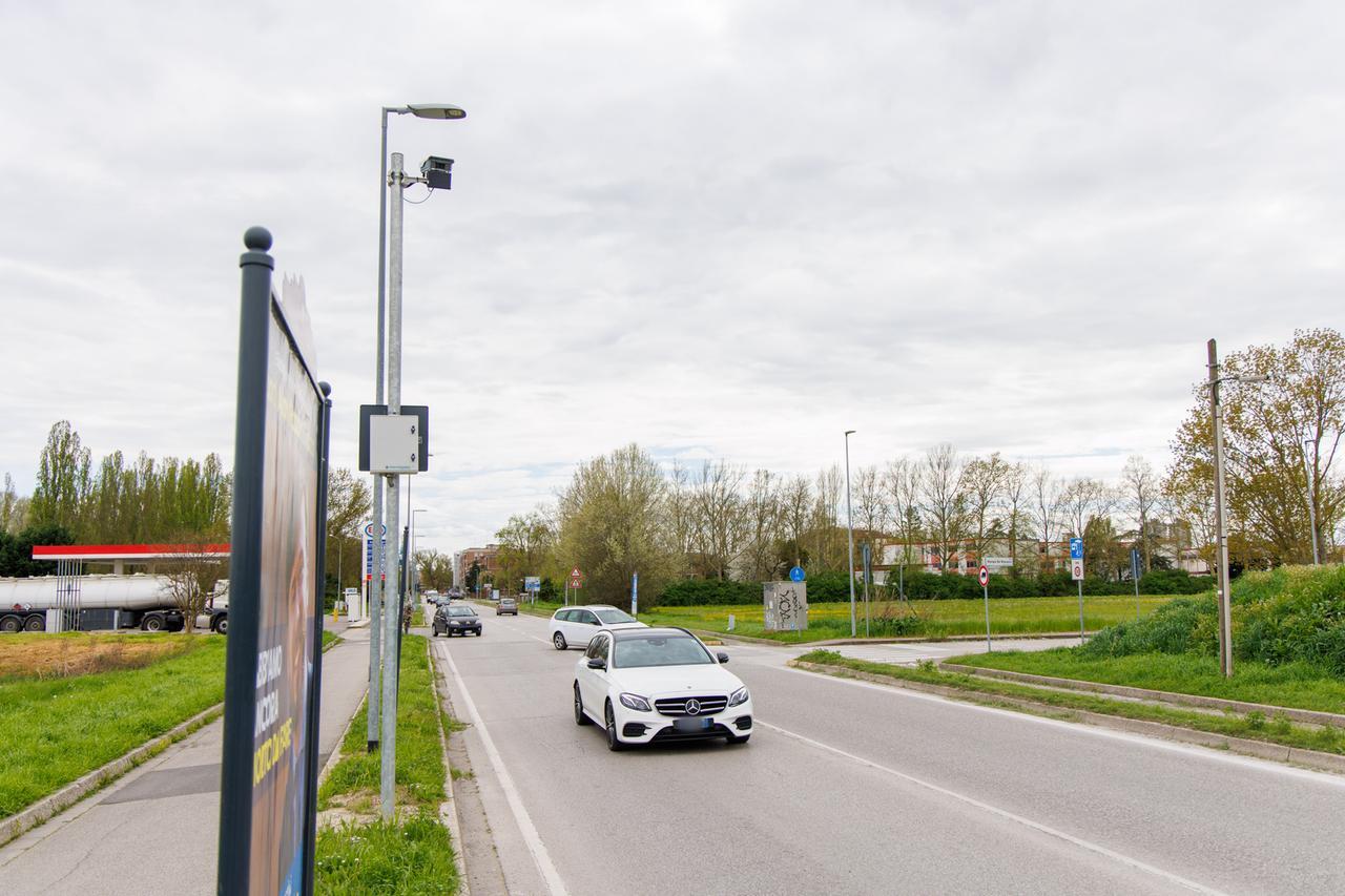 Divisi sui velox a Ferrara: residenti favorevoli, polemica sui social