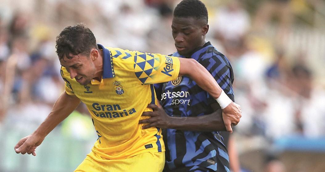 
	Issiaka Kamate con la maglia dell'Inter

