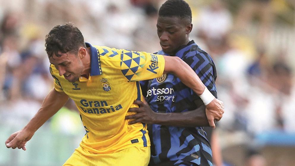 Issiaka Kamate con la maglia dell'Inter