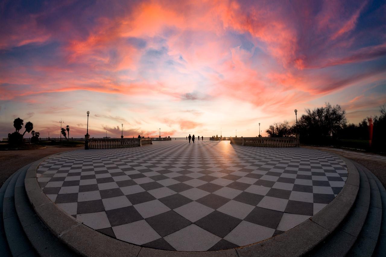 La scacchiera sul mare di Livorno. Grazie a Marco Mainardi