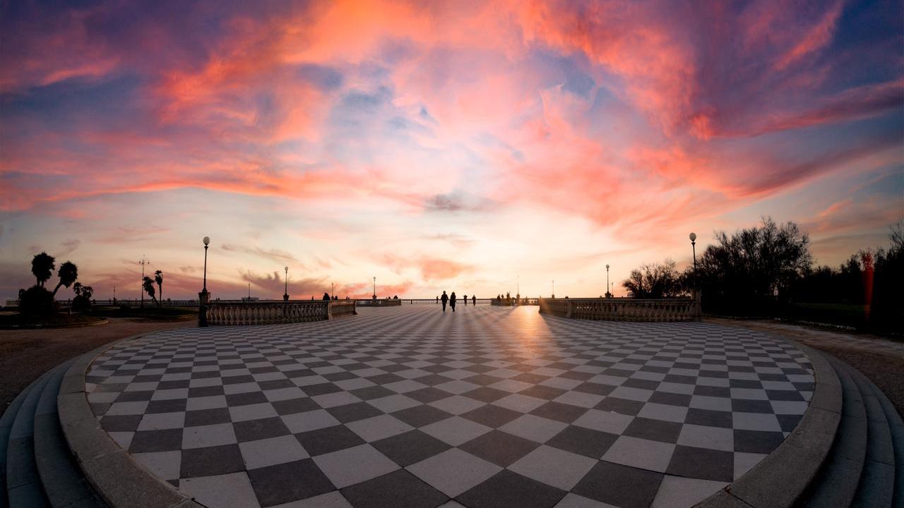 La scacchiera sul mare di Livorno. Grazie a Marco Mainardi