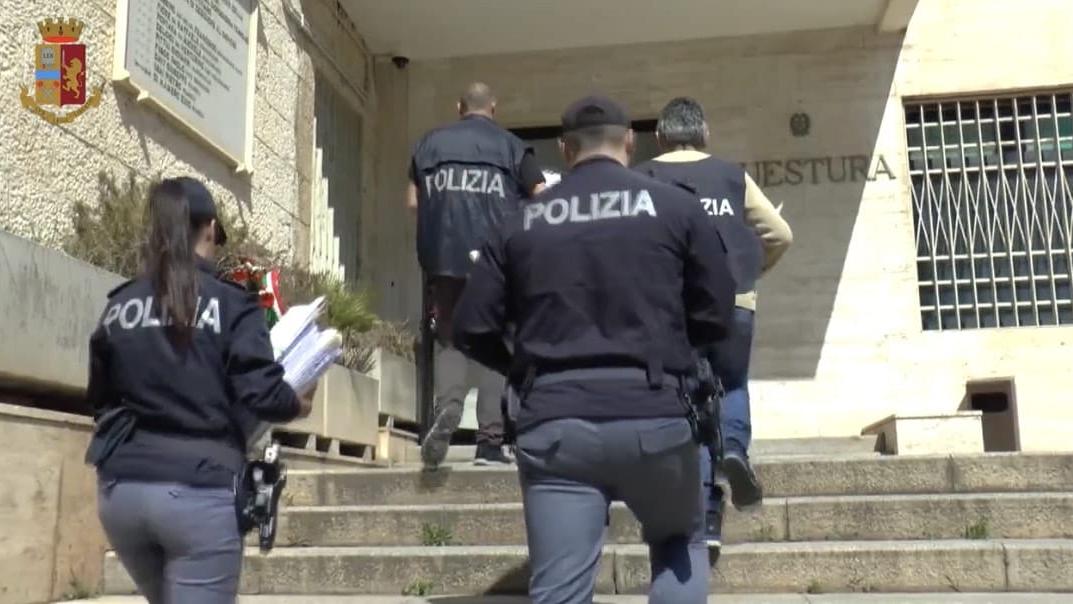 Madre e figlio si spacciano per agenti immobiliari: truffa da 35mila euro