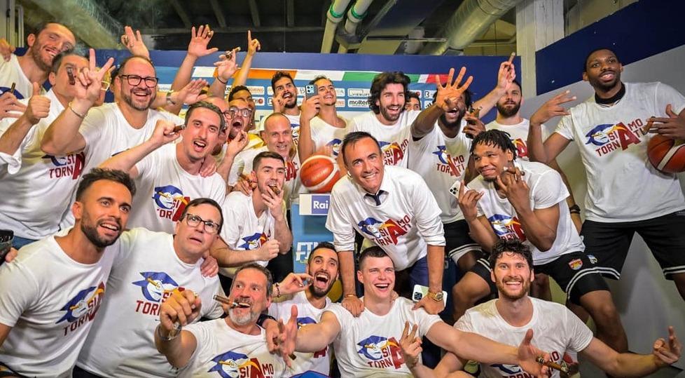 Andrea Diana e quel passo indietro in panchina per volare oltre il canestro: «Vi racconto il miracolo di Trapani»<br type="_moz" />
