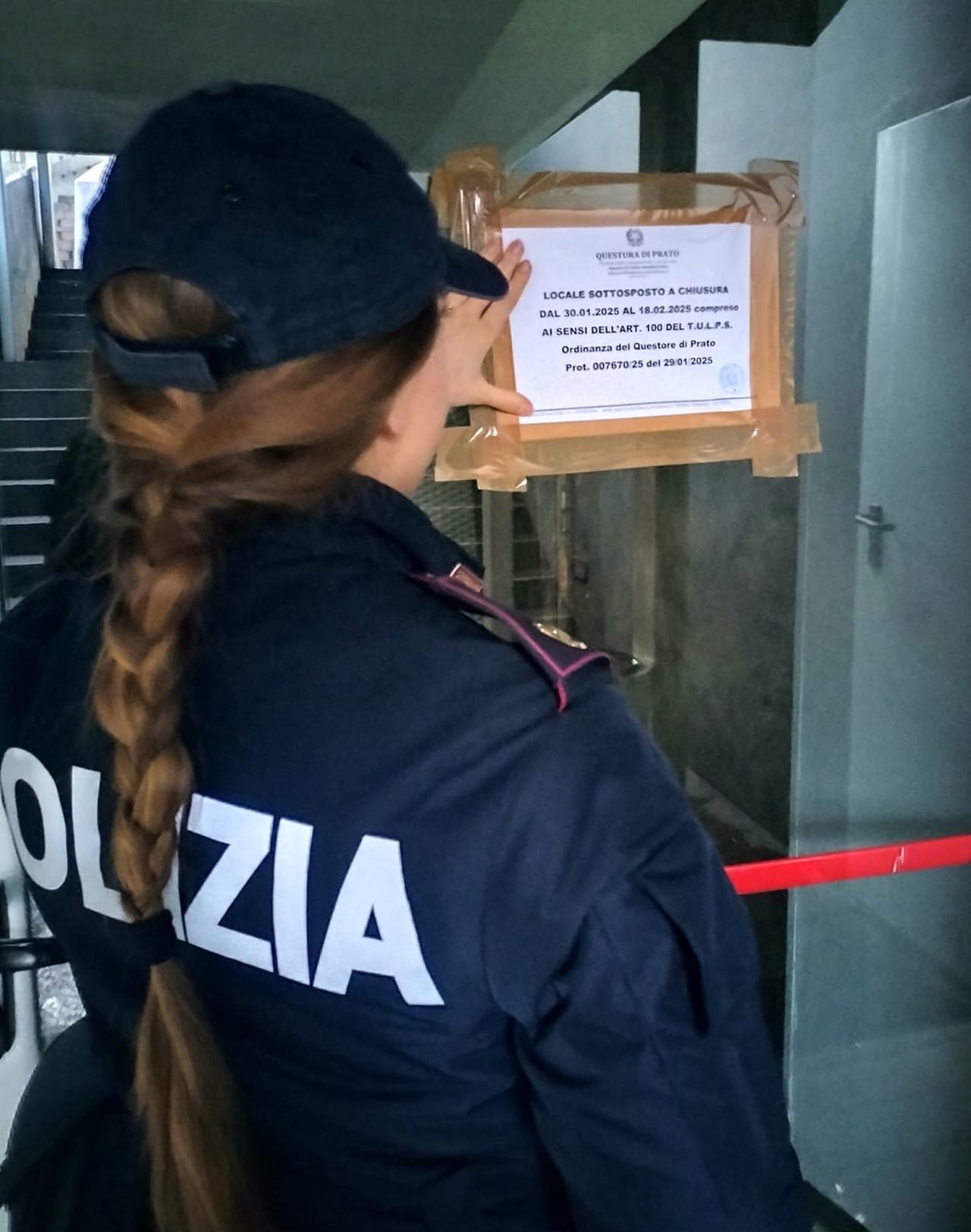 
	Una poliziotta mette i sigilli alla discoteca

