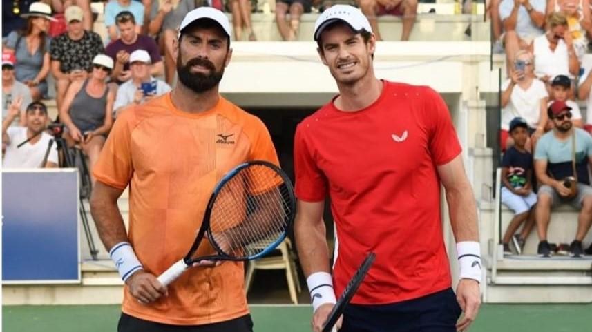 
	Matteo Viola con Andy Murray

