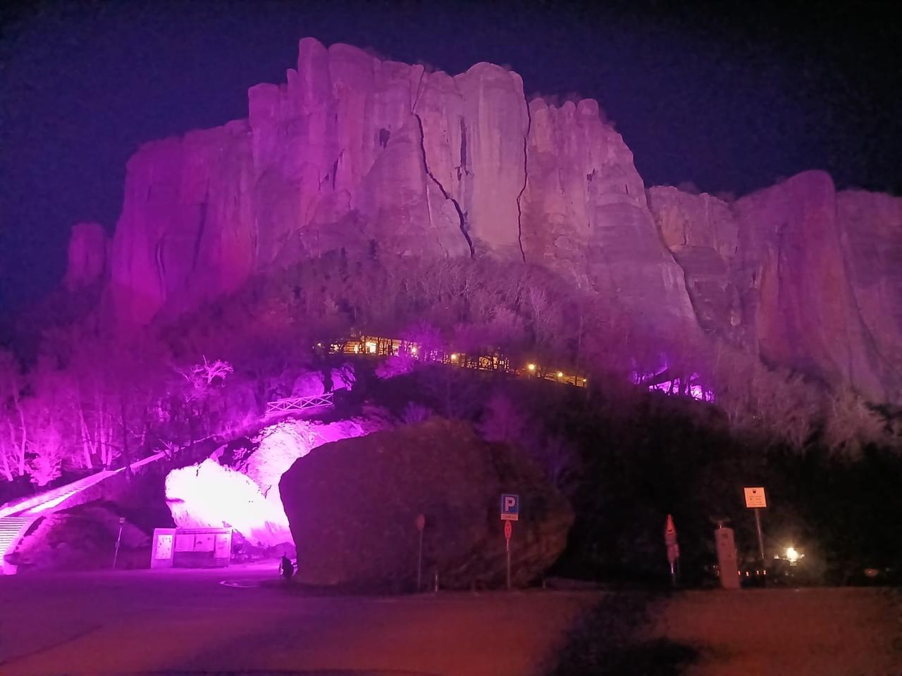 Pietra di Bismantova in rosa per il Giro d’Italia