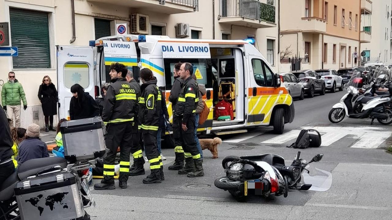 L'ambulanza della Misericordia in via Pilo Albertelli per i soccorsi