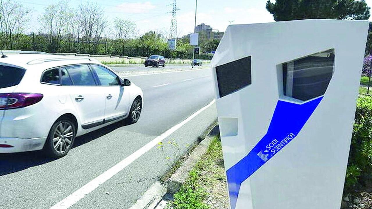 L’autovelox installato sul tratto di viale Unità d’Italia all’ingresso di Piombino (foto Paolo Barlettani, 2024)
