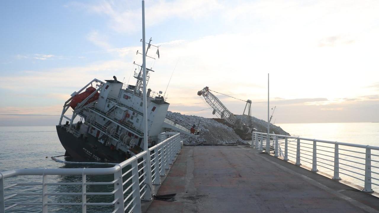 La nave vista da vicino (foto Cuffaro / Matelli)