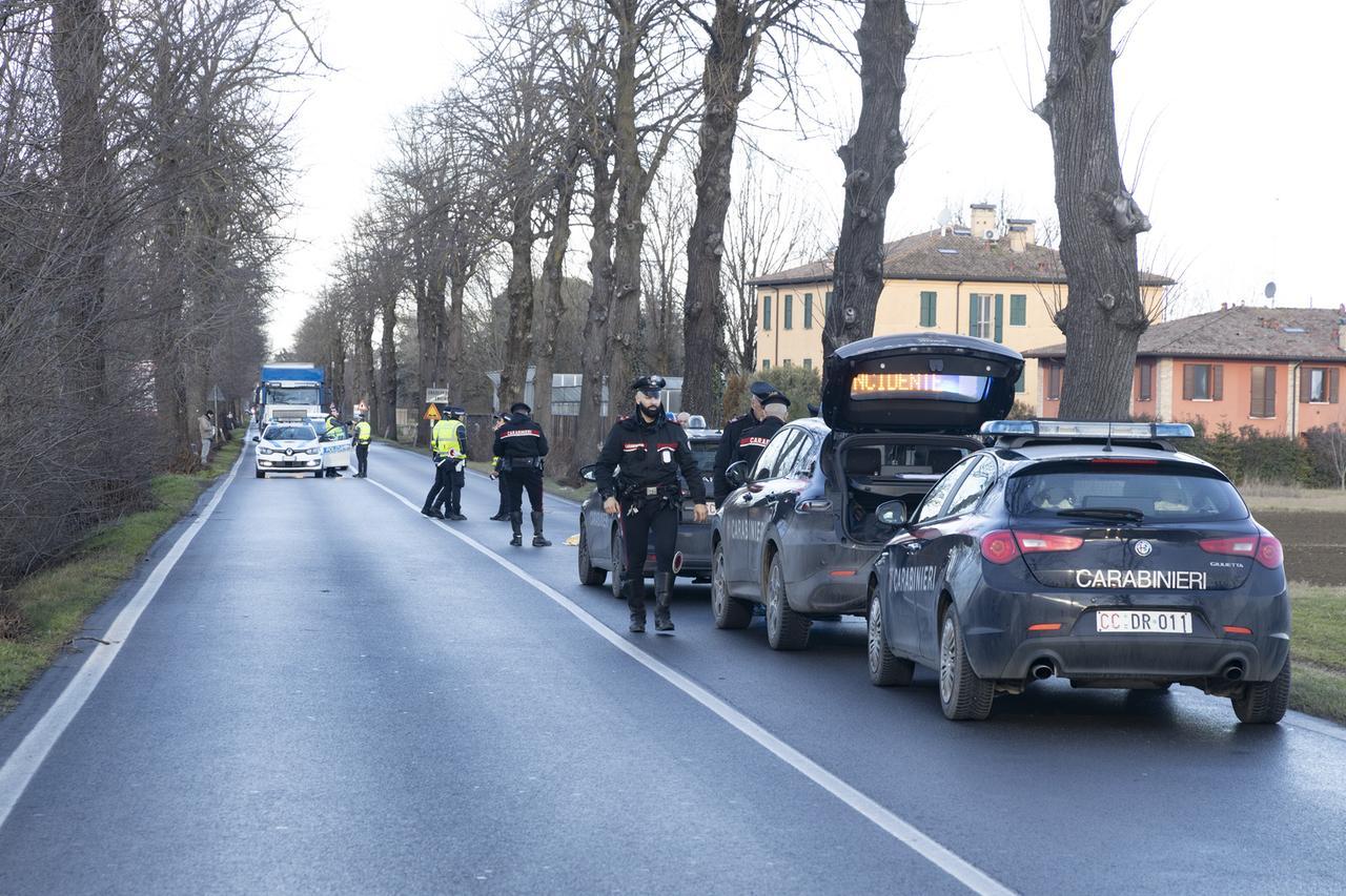 
	Carabinieri e polizia locale sul luogo della tragedia

