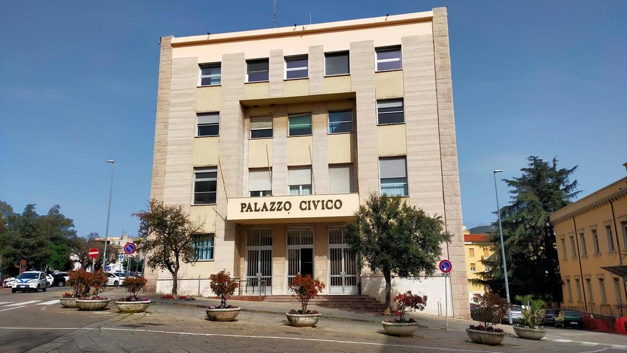 Il Campo largo alla ricerca di un sindaco per Nuoro. Emiliano Fenu resta a Roma