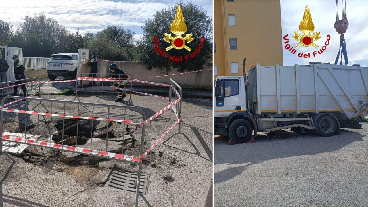 Panico in strada: si apre una voragine e ci finisce il camion della nettezza urbana