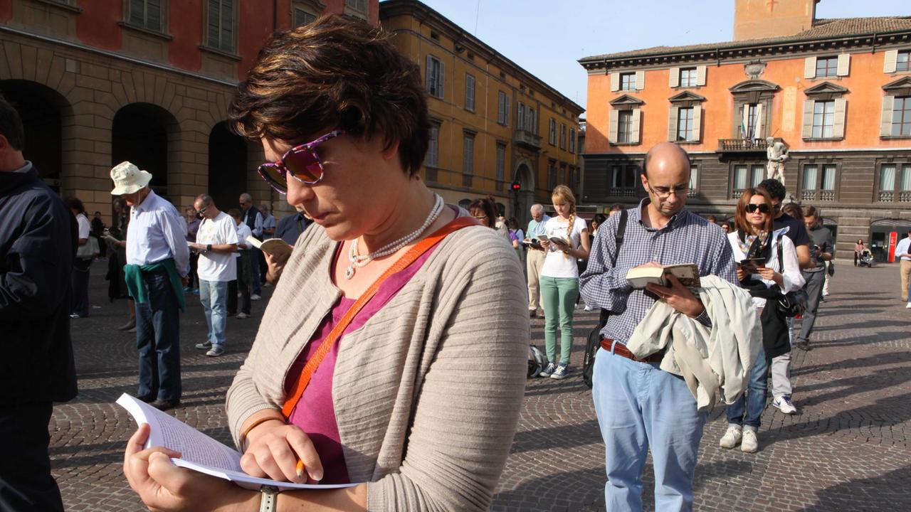 Sit-in delle sentinelle contro le unioni gay, la protesta di Aq16