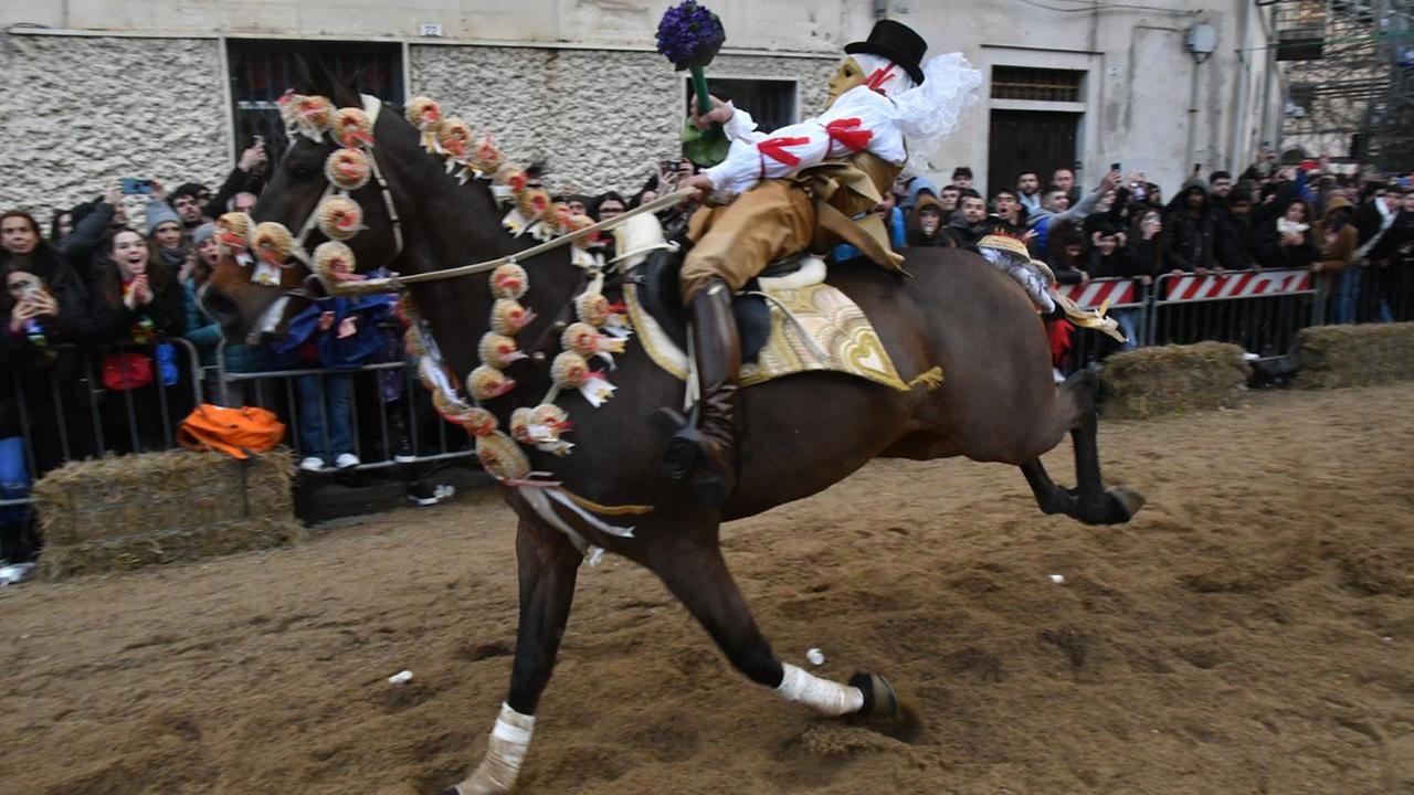 Sartiglia, c’è il piano sicurezza e il prefetto chiude il piazzale del tribunale «alle masse di giovani»