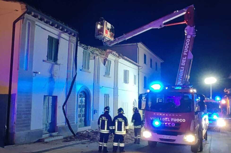 
	I vigili del fuoco durante l&rsquo;intervento in via 2 settembre

