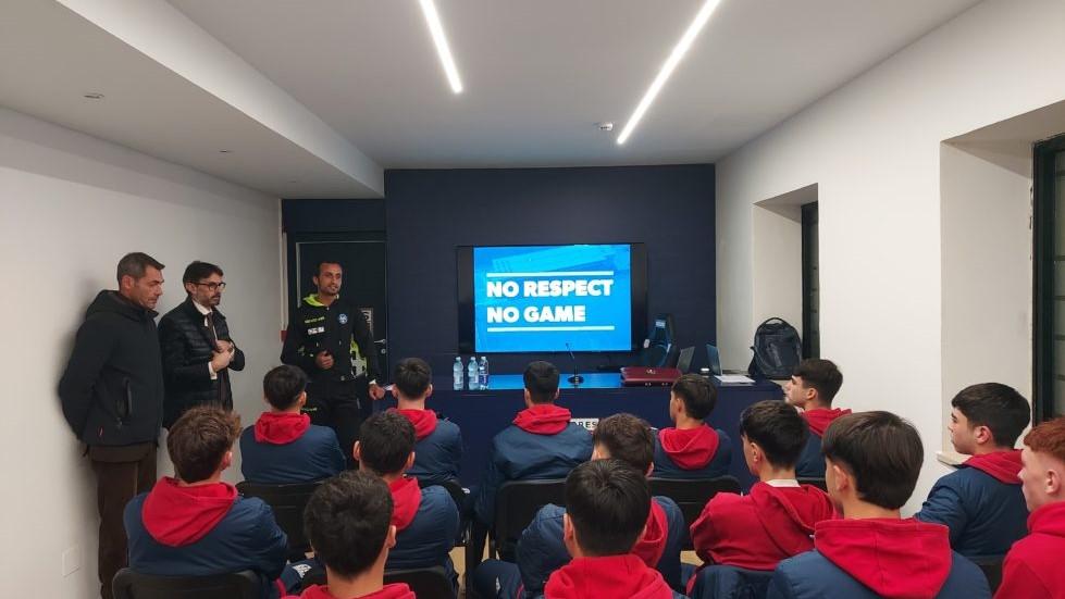 L'arbitro internazionale Khaled Bahri incontra i giovani della Torres