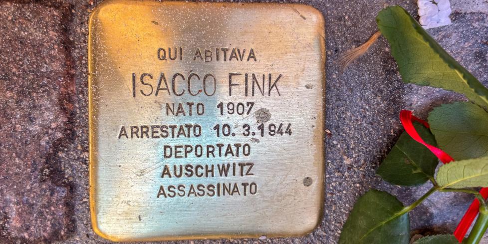 Ferrara, pietra d’inciampo con errore. Riposizionata quella corretta