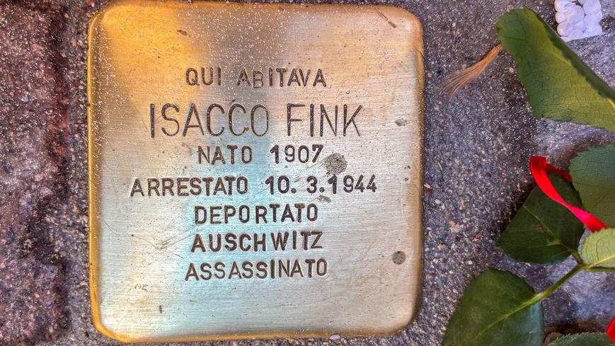 Ferrara, pietra d’inciampo con errore. Riposizionata quella corretta