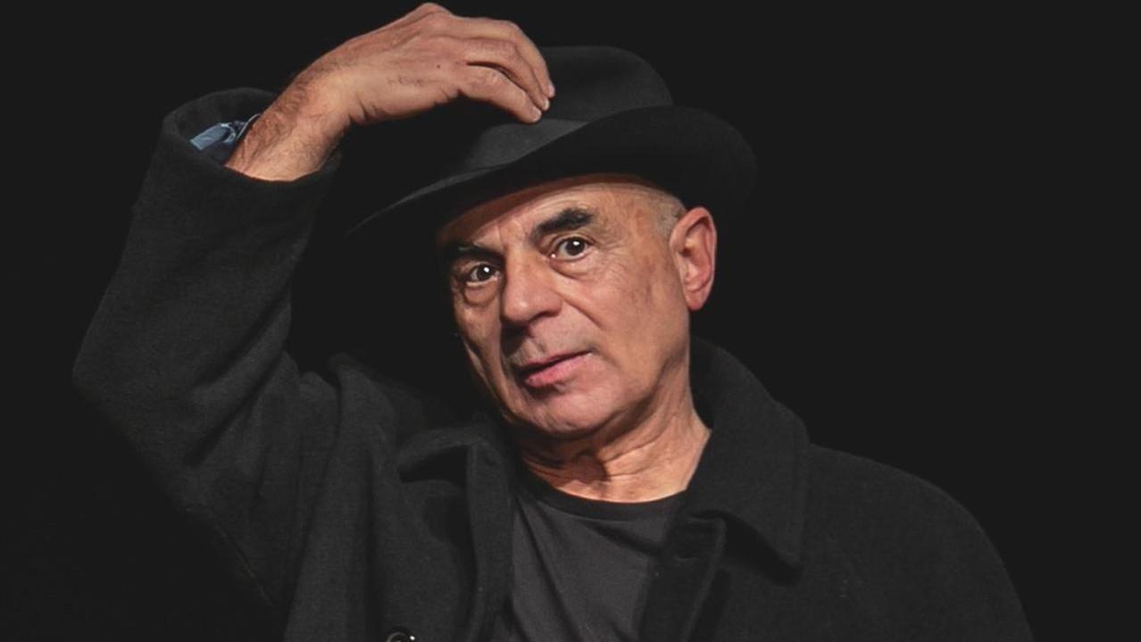 
	(Giovanni Carroni nella foto di Francesca Biccone)

