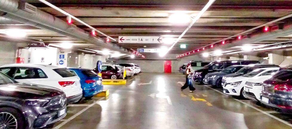 Parcheggi a Firenze, rivoluzione dei prezzi: 4.000 posti auto a un euro l’ora