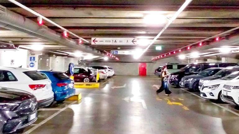 Parcheggi a Firenze, rivoluzione dei prezzi: 4.000 posti auto a un euro l’ora