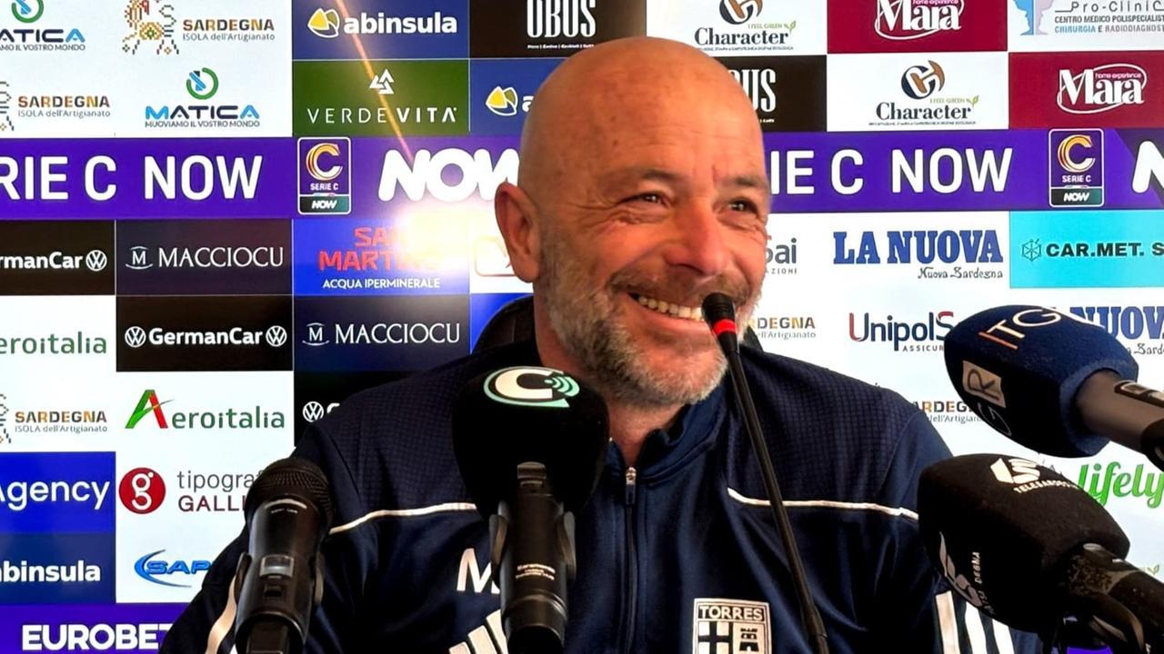 Torres senza Mastinu contro il Sestri Levante. Le parole di Greco sulla sfida e il mercato