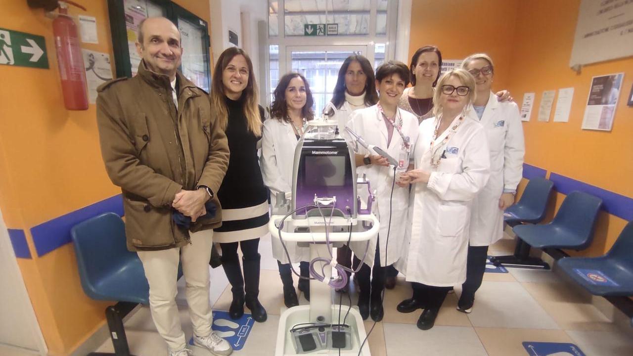 Livorno, dispositivo per le biopsie mammarie donato all’ospedale