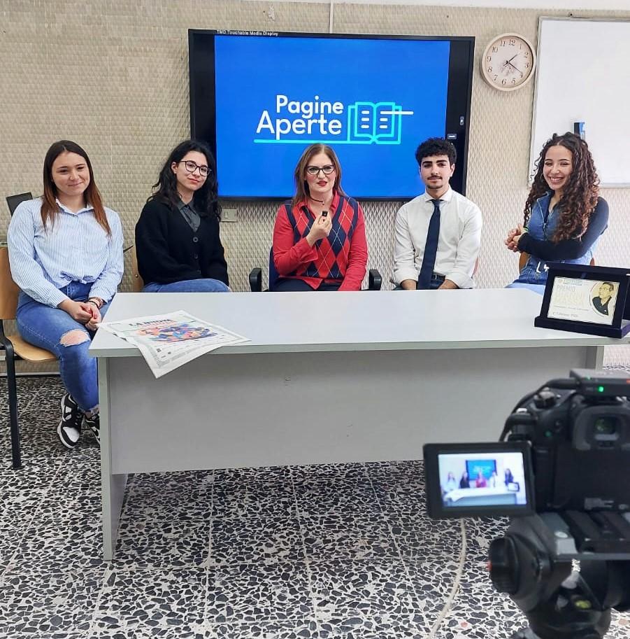 
	Nello studio di Telesardegna con la conduttrice Ilaria Muggianu Alessio Atzori,&nbsp;Giorgia Alaia, Sofia Polizia e&nbsp;Giorgia Meloni <em>(foto Stefania Cugia)</em>

