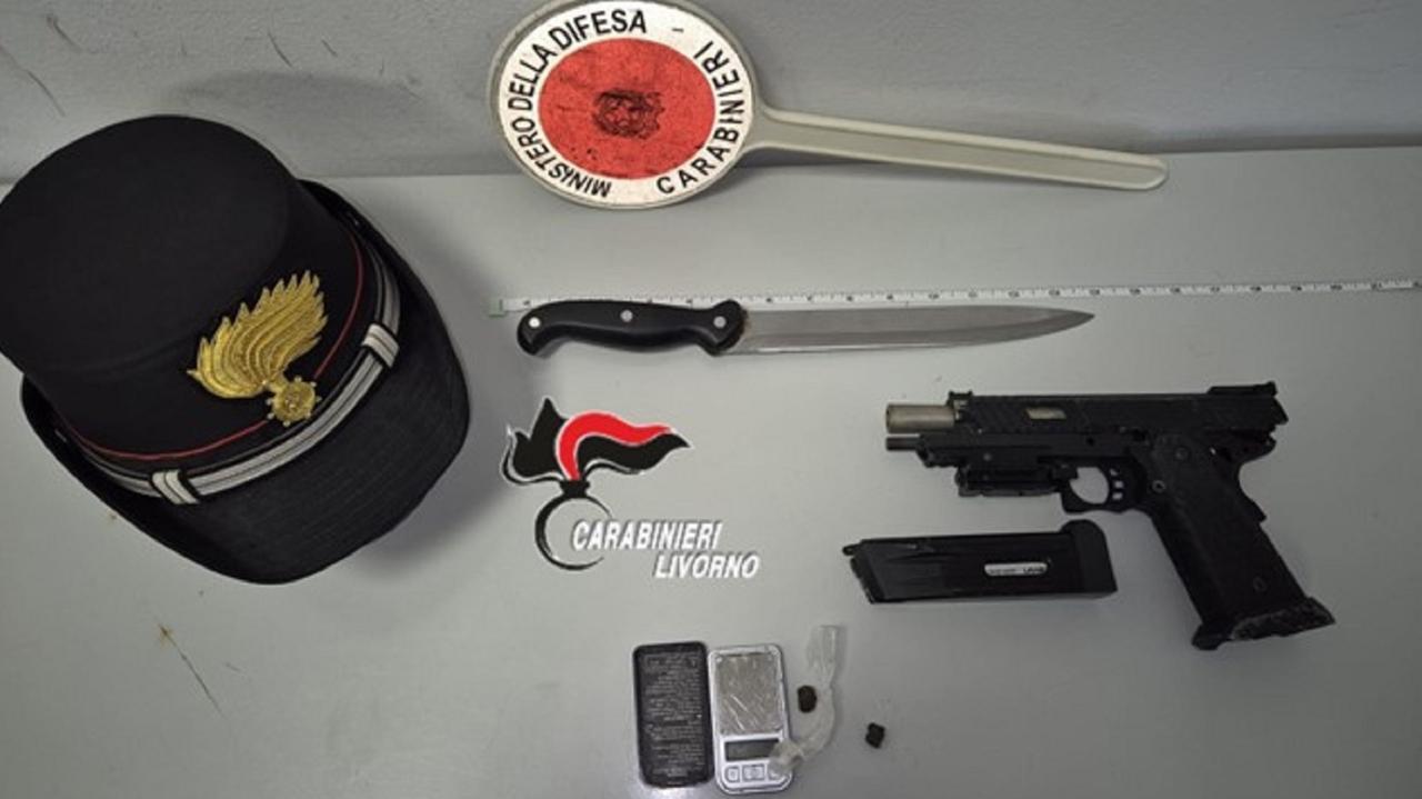 Il materiale sequestrato dai carabinieri