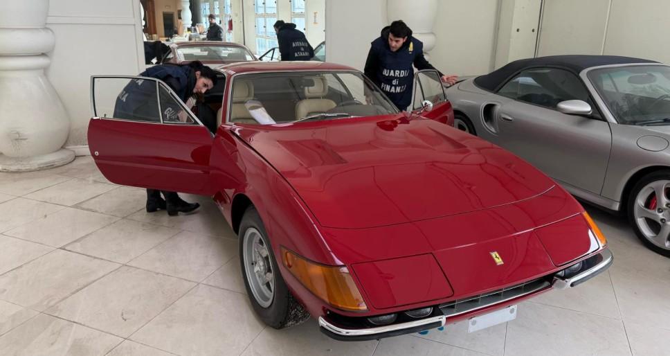 
	Una Ferrari sequestrata dalla Guardia di Finanza

